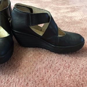 Fly London Yogo Wedge Pump